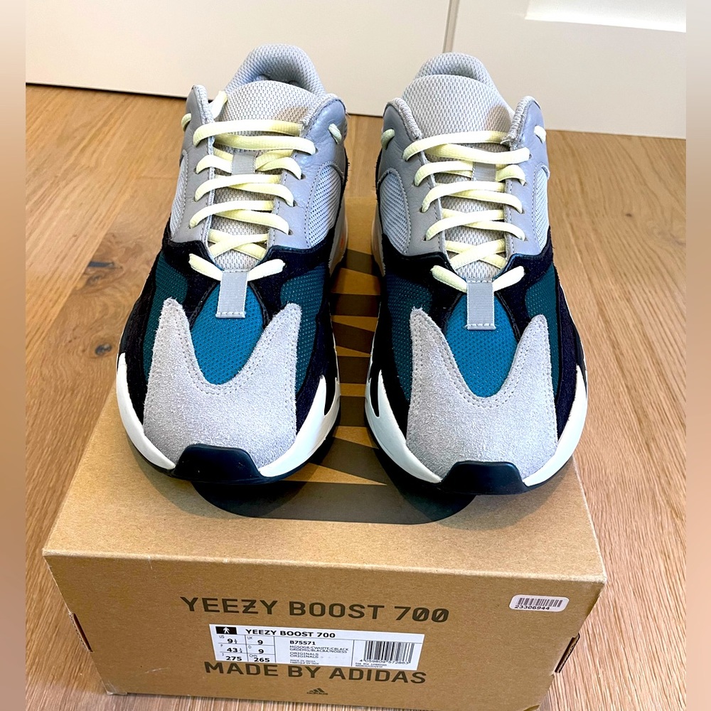 YEEZY / YEEZY BOOST 700 / MENS 9.5 USA / ORIGINAL 700 COLORWAY / GREAT CONDITION